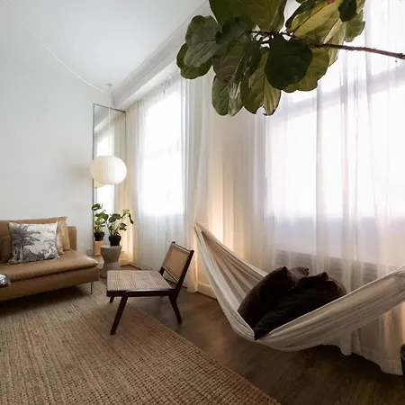 Tranquil Oasis W 100Inch Cinema & Hammock, By The Design Traveller Apartment London Exterior photo