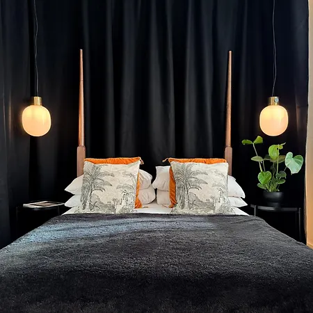 Tranquil Oasis W 100Inch Cinema & Hammock, By The Design Traveller Apartment London Exterior photo
